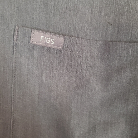 Figs Technical Collection Light Gray Scrub Top in Size Small - Picture 6 of 7